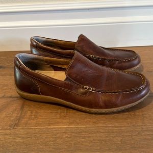 Born Mens leather loafers slip on shoes size 9